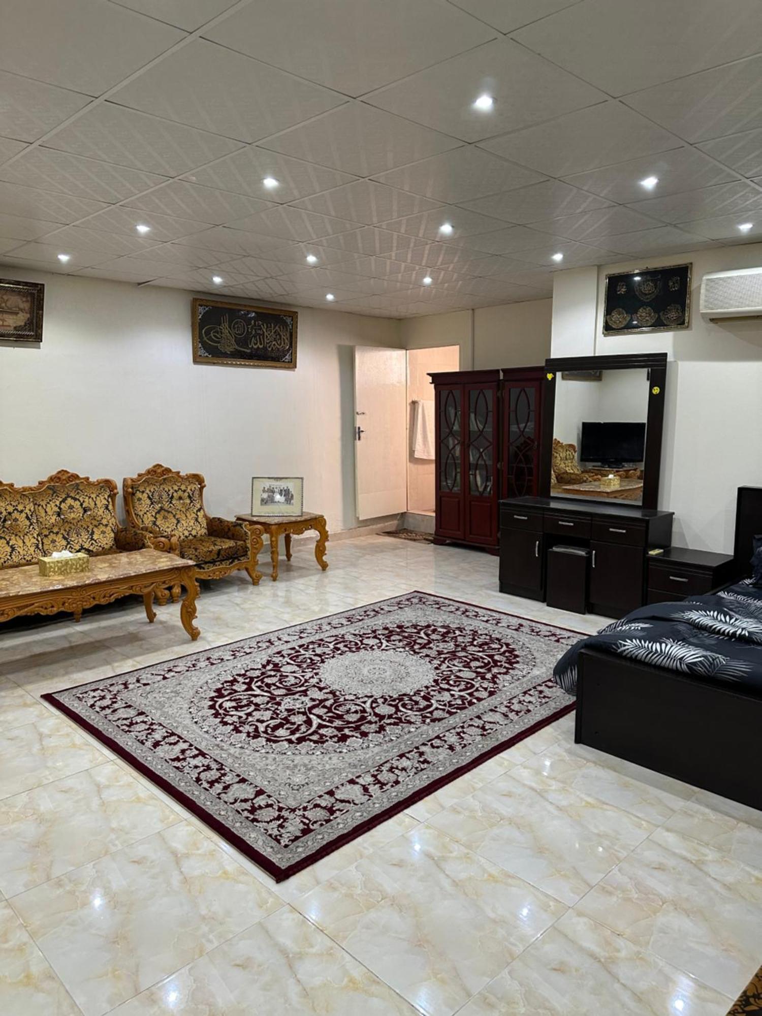 Al Ramla, Na'eem Bin Masoud St#8, Villa#10 *