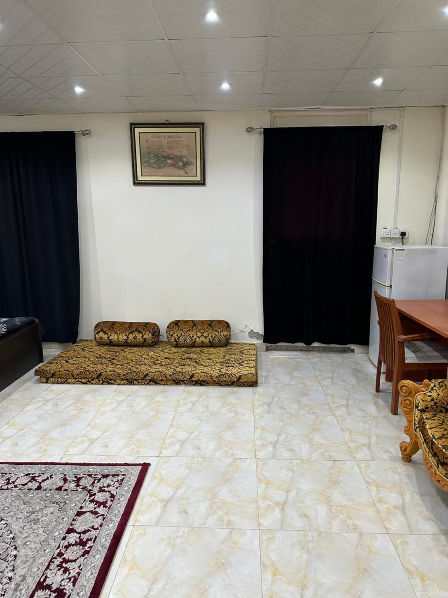 Al Ramla, Na'eem Bin Masoud St#8, Villa#10