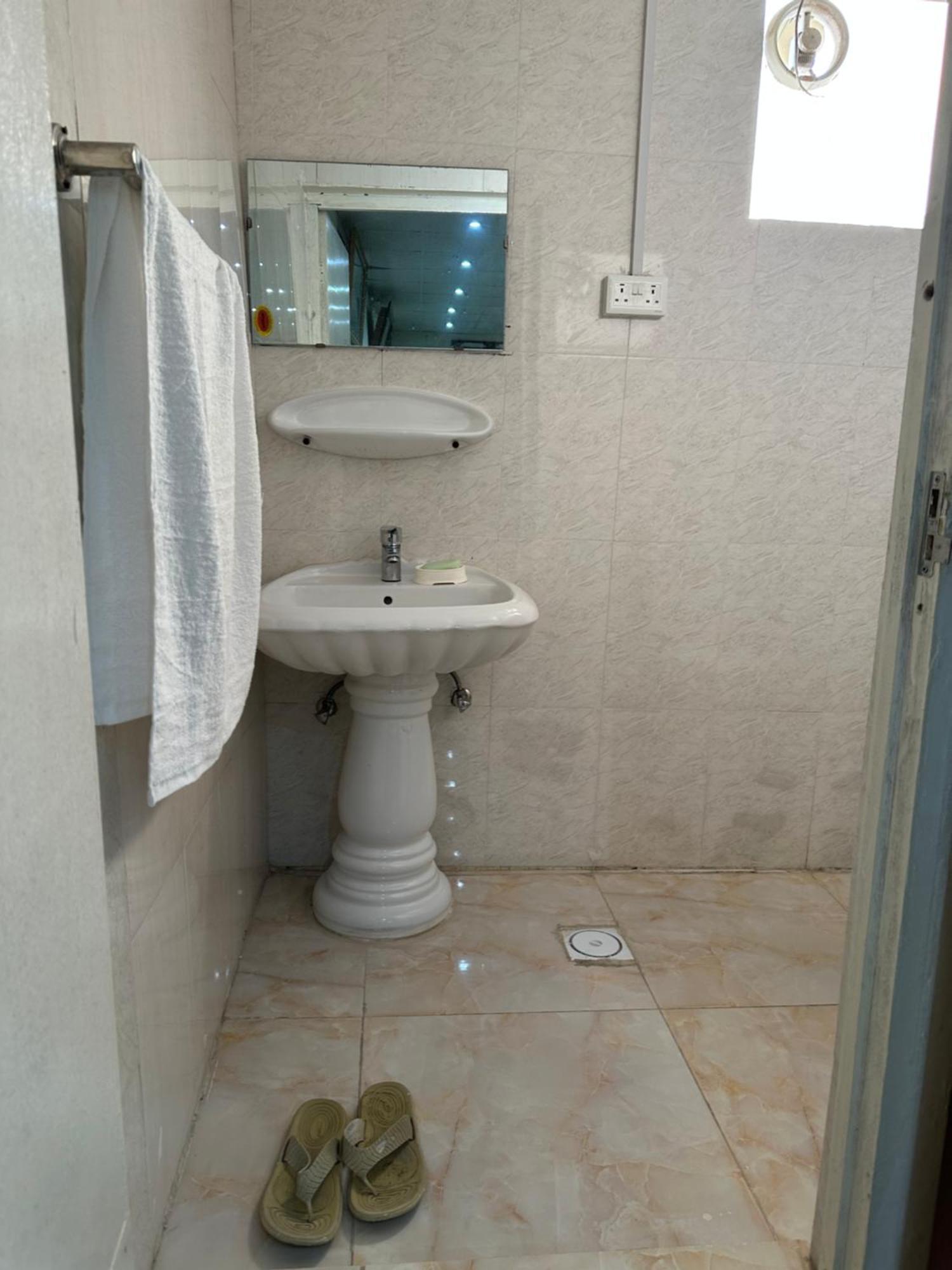 Al Ramla, Na'eem Bin Masoud St#8, Villa#10 *